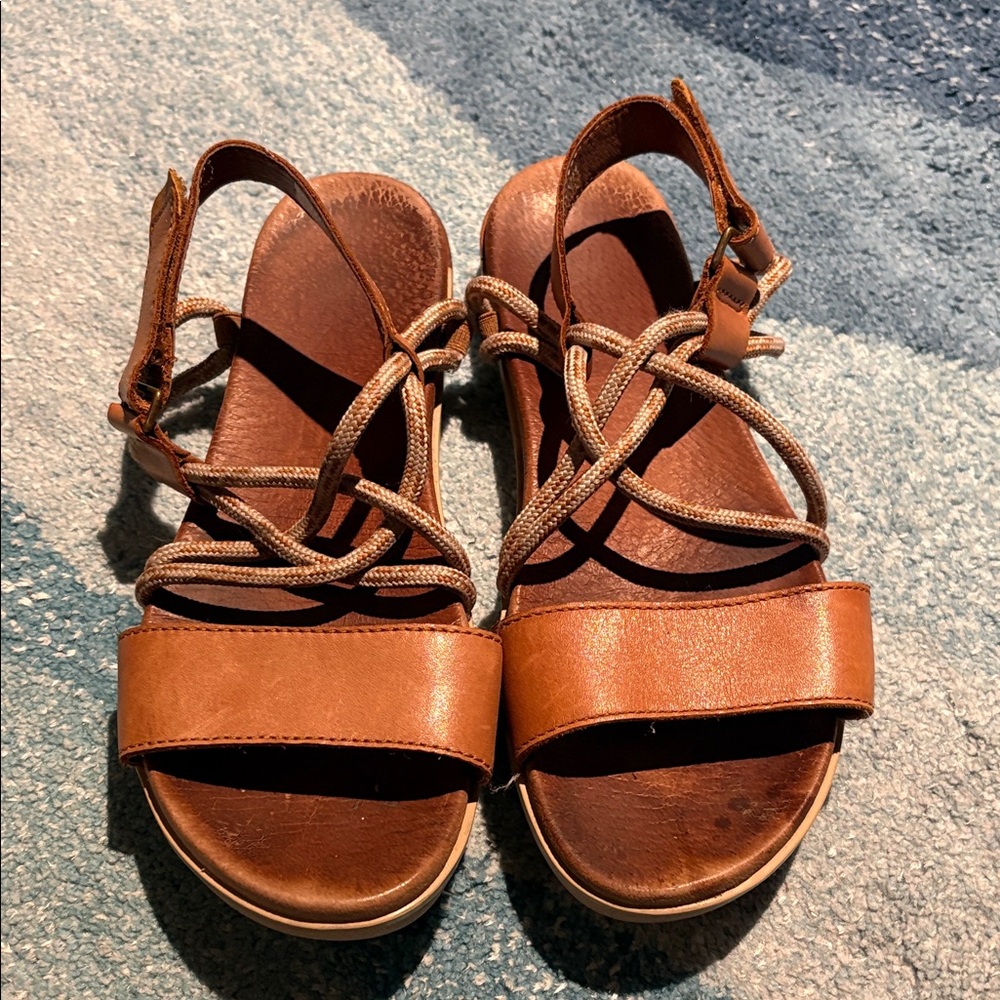 Sorel Strappy Sandals. Sz 9.